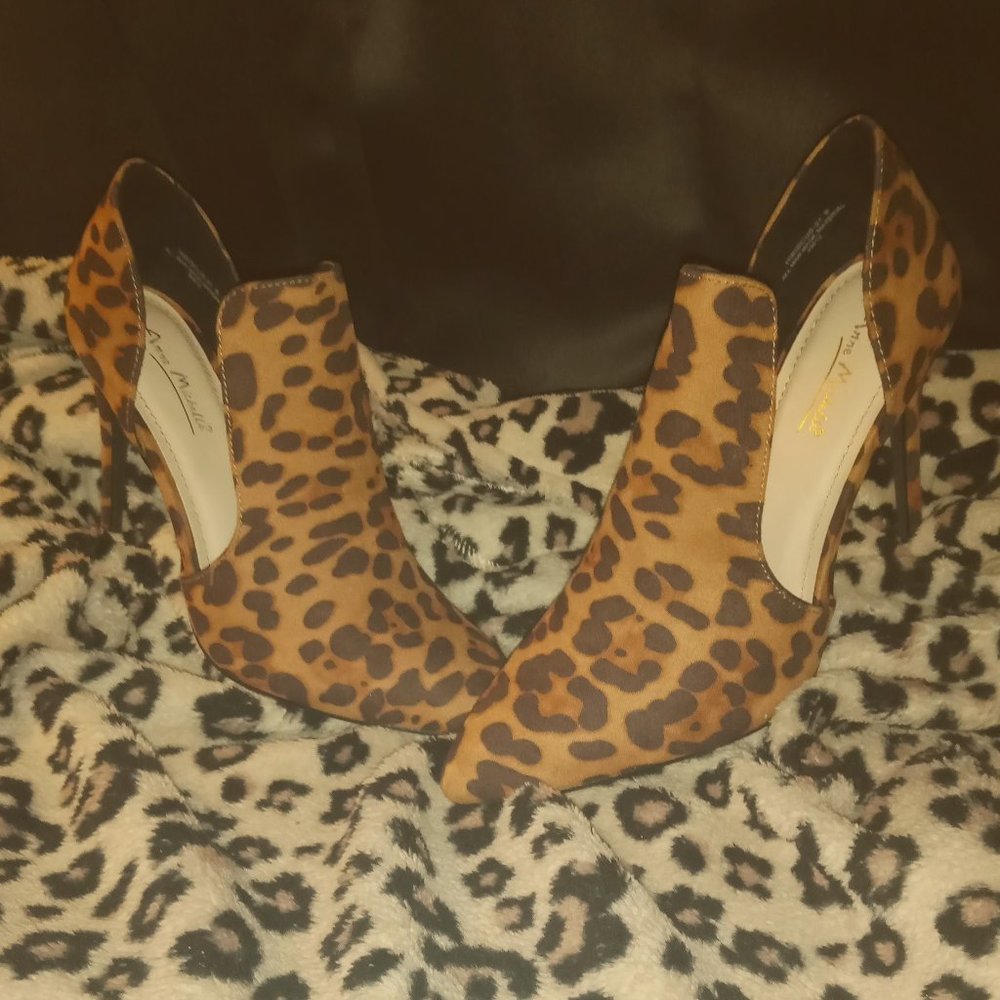 ~~BRAND NEW~~ Leopard print heeled closed toe ankle booties